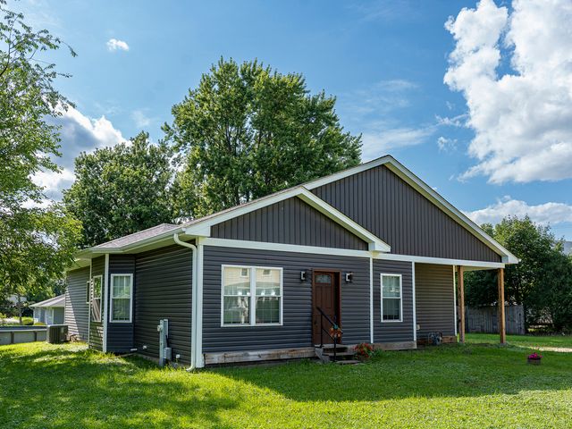 16 Grove Street, Bristol, IL 60512
