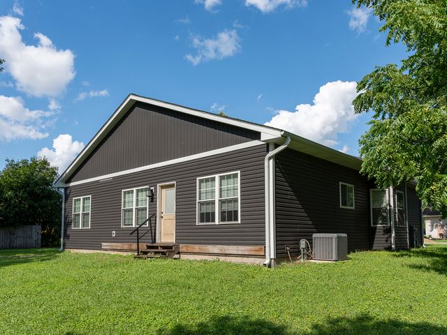 16 Grove Street, Bristol, IL 60512