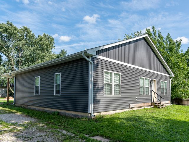 16 Grove Street, Bristol, IL 60512