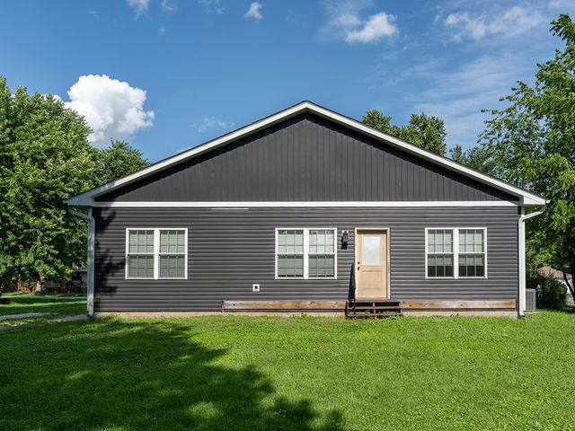 16 Grove Street, Bristol, IL 60512