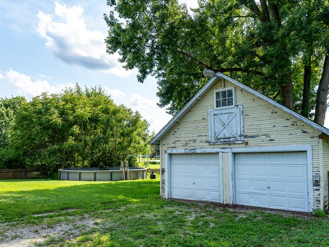 16 Grove Street, Bristol, IL 60512