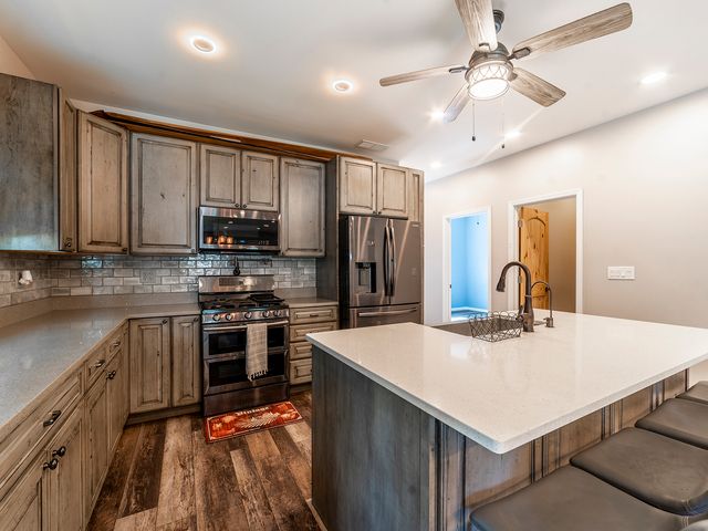16 Grove Street, Bristol, IL 60512