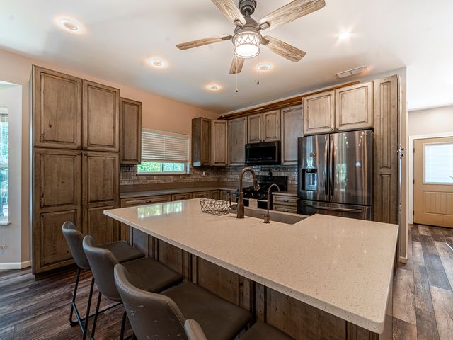 16 Grove Street, Bristol, IL 60512