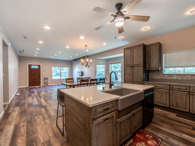 16 Grove Street, Bristol, IL 60512
