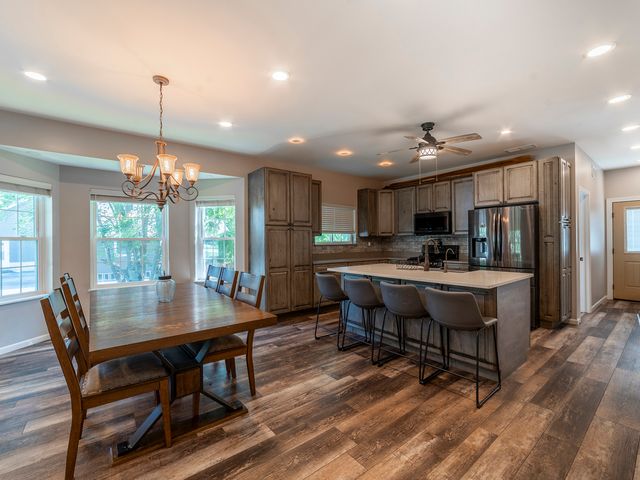 16 Grove Street, Bristol, IL 60512