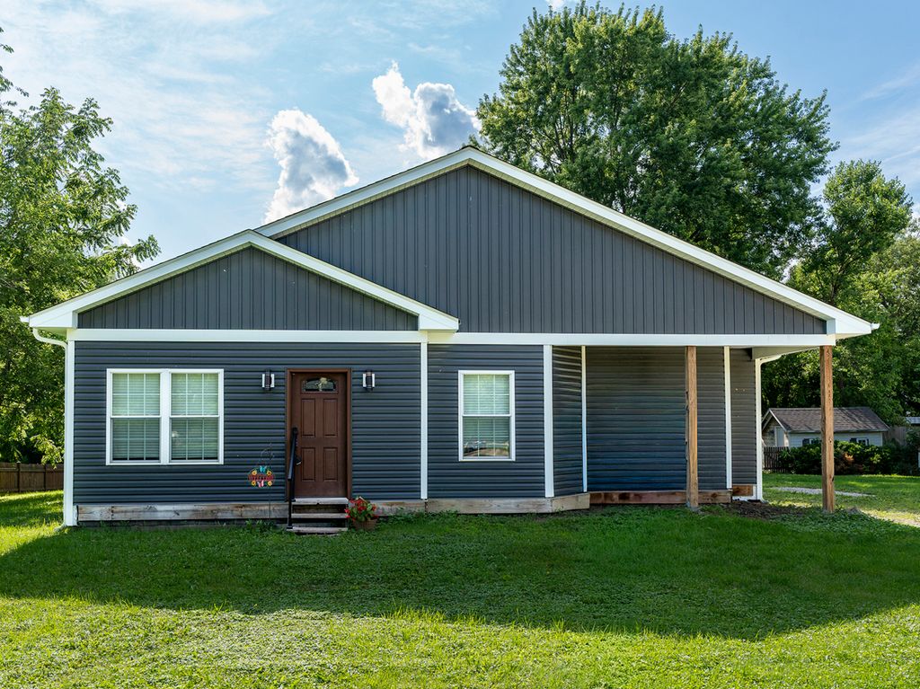 16 Grove Street, Bristol, IL 60512