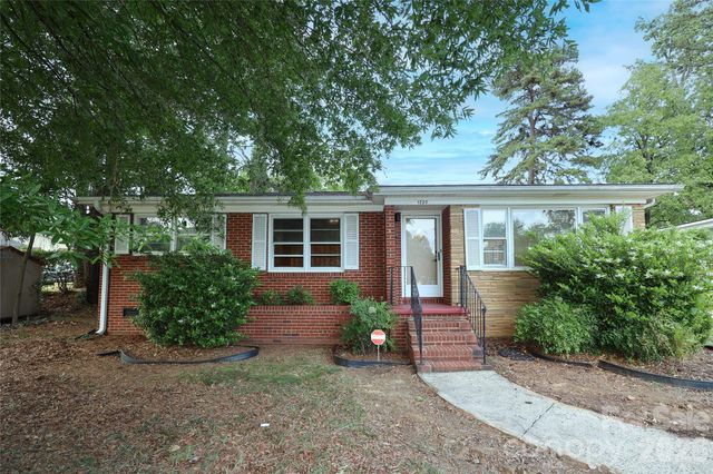 1720 Miles Court, Charlotte, NC 28216