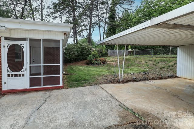1720 Miles Court, Charlotte, NC 28216