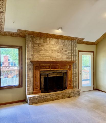 1099 E Nottingham Lane, Springfield, MO 65810