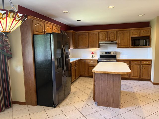 1099 E Nottingham Lane, Springfield, MO 65810