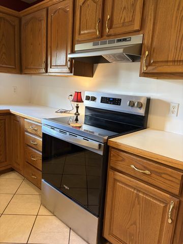 1099 E Nottingham Lane, Springfield, MO 65810