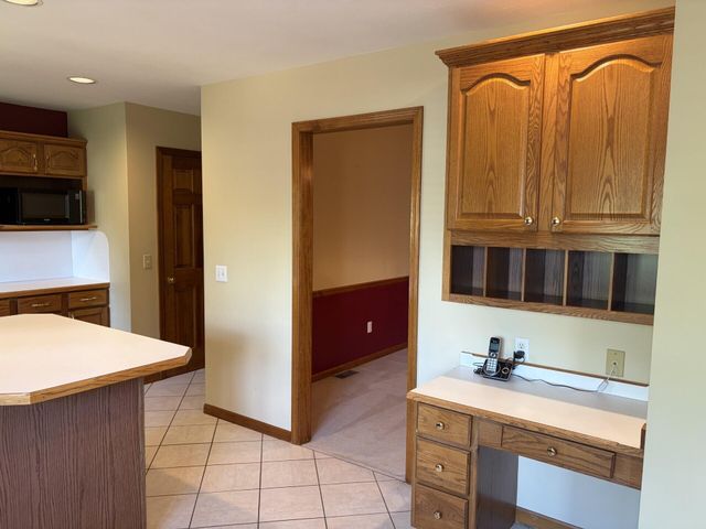 1099 E Nottingham Lane, Springfield, MO 65810