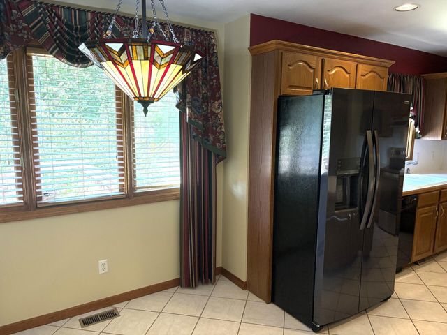 1099 E Nottingham Lane, Springfield, MO 65810