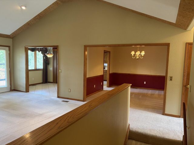 1099 E Nottingham Lane, Springfield, MO 65810