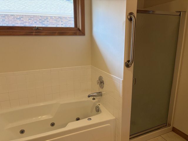 1099 E Nottingham Lane, Springfield, MO 65810