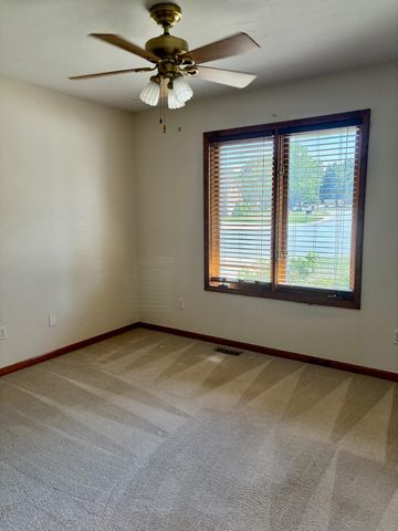 1099 E Nottingham Lane, Springfield, MO 65810
