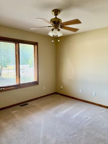 1099 E Nottingham Lane, Springfield, MO 65810