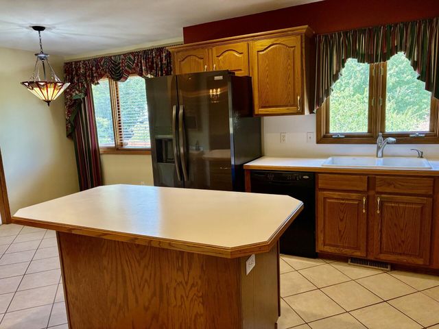 1099 E Nottingham Lane, Springfield, MO 65810