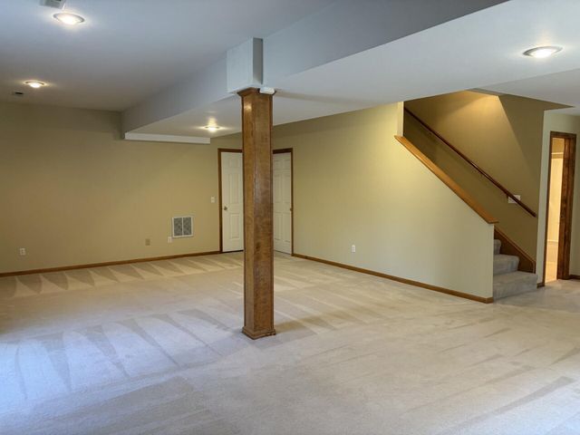 1099 E Nottingham Lane, Springfield, MO 65810