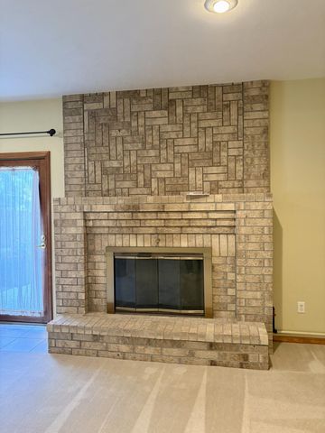 1099 E Nottingham Lane, Springfield, MO 65810