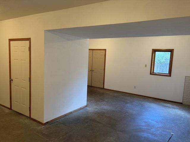 1099 E Nottingham Lane, Springfield, MO 65810
