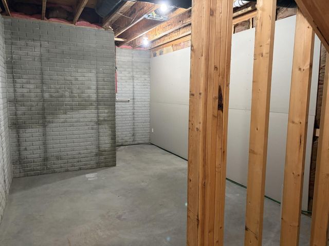 1099 E Nottingham Lane, Springfield, MO 65810