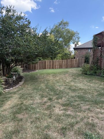 1099 E Nottingham Lane, Springfield, MO 65810