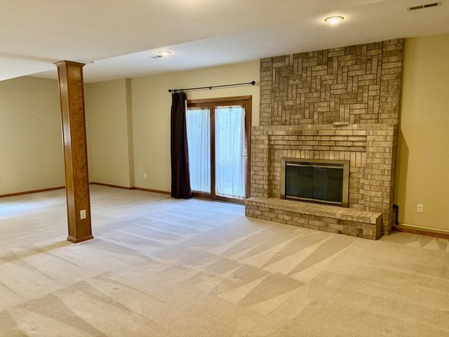 1099 E Nottingham Lane, Springfield, MO 65810