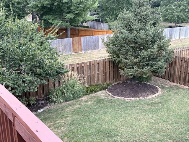 1099 E Nottingham Lane, Springfield, MO 65810