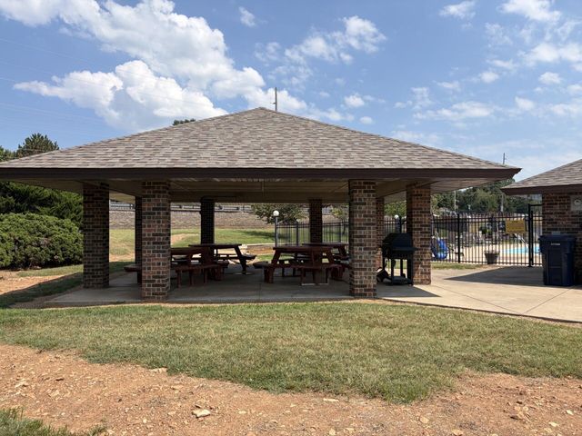 1099 E Nottingham Lane, Springfield, MO 65810