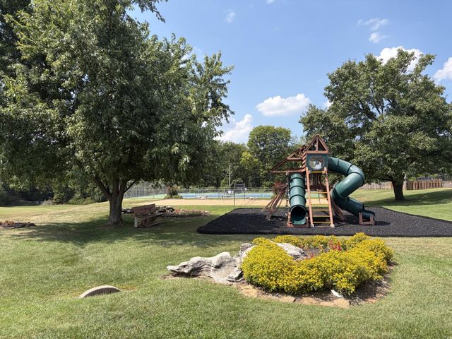 1099 E Nottingham Lane, Springfield, MO 65810