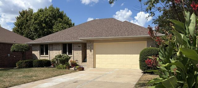 1099 E Nottingham Lane, Springfield, MO 65810