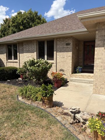1099 E Nottingham Lane, Springfield, MO 65810
