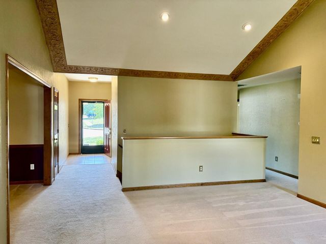 1099 E Nottingham Lane, Springfield, MO 65810