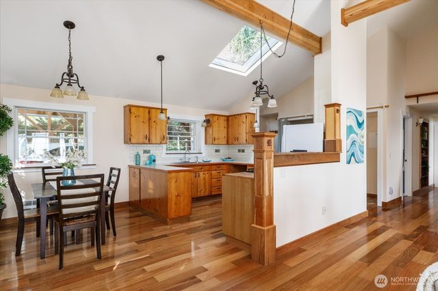 5051 Waterside Ln, Langley, WA 98260