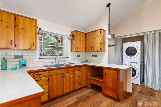 5051 Waterside Ln, Langley, WA 98260