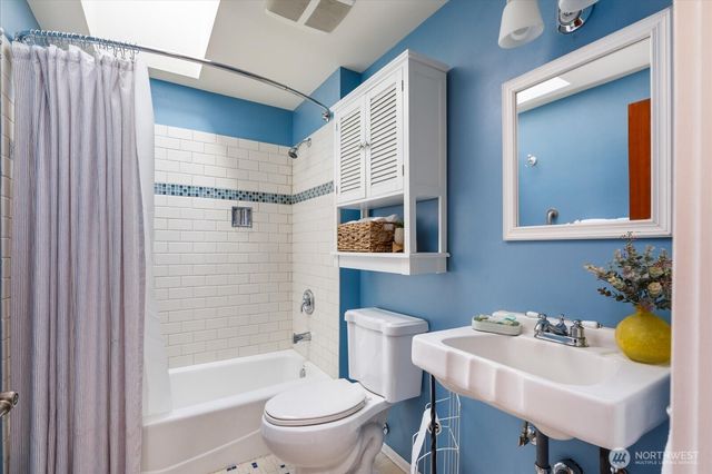 5051 Waterside Ln, Langley, WA 98260