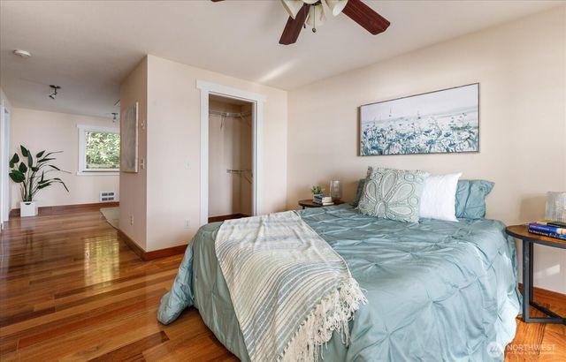 5051 Waterside Ln, Langley, WA 98260