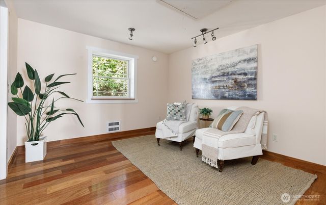 5051 Waterside Ln, Langley, WA 98260