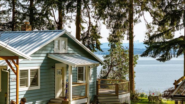 5051 Waterside Ln, Langley, WA 98260