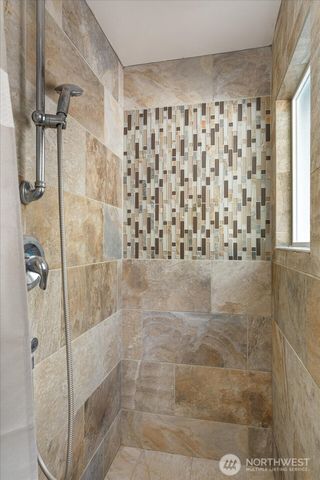 5051 Waterside Ln, Langley, WA 98260