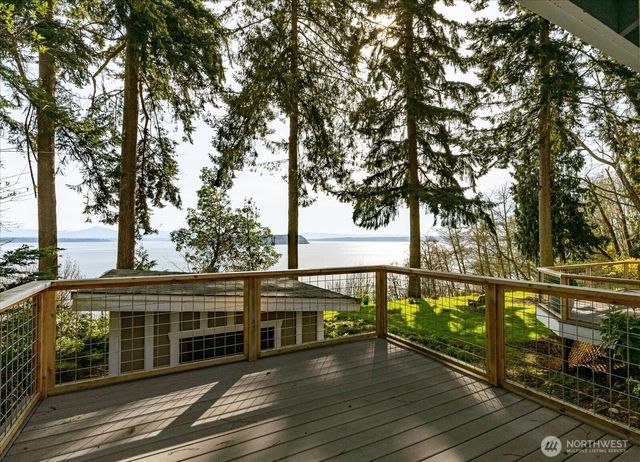 5051 Waterside Ln, Langley, WA 98260