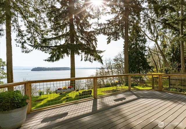 5051 Waterside Ln, Langley, WA 98260