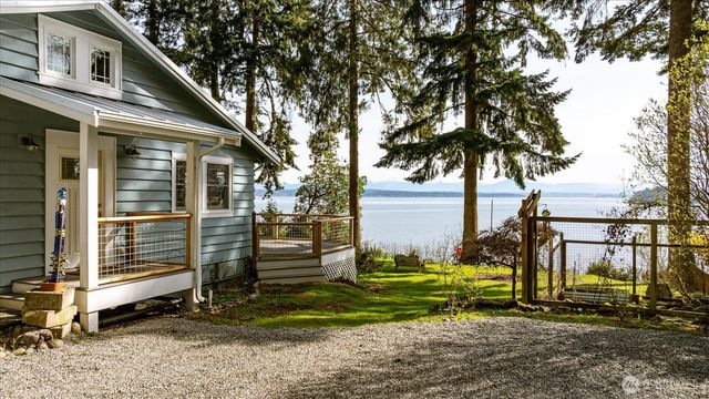 5051 Waterside Ln, Langley, WA 98260