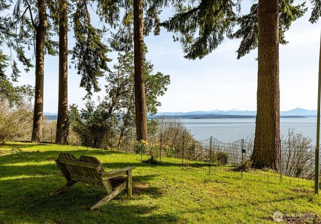 5051 Waterside Ln, Langley, WA 98260