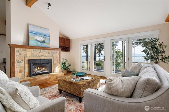 5051 Waterside Ln, Langley, WA 98260