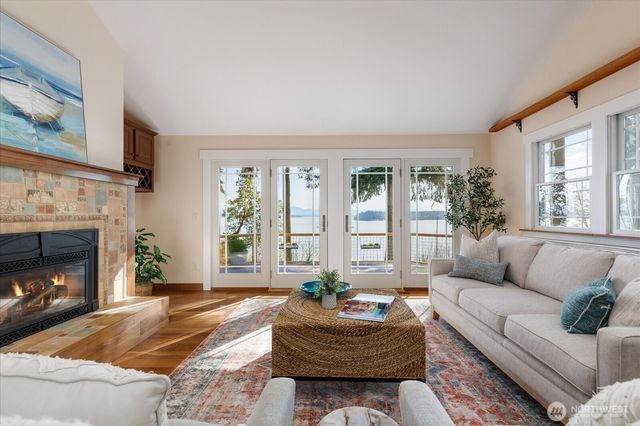 5051 Waterside Ln, Langley, WA 98260