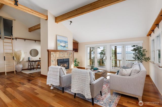 5051 Waterside Ln, Langley, WA 98260