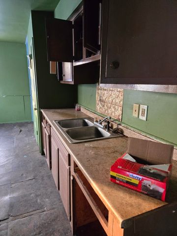 3022 Seneca Street, Flint, MI 48504