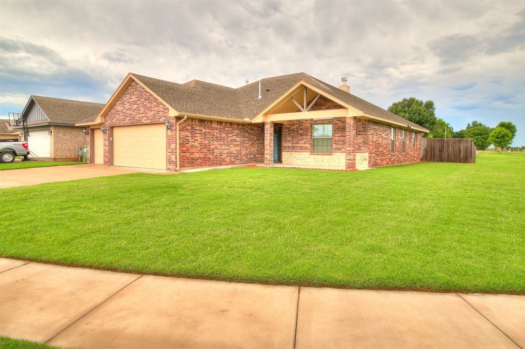 4720 River Mesa Drive, Yukon, OK 73099